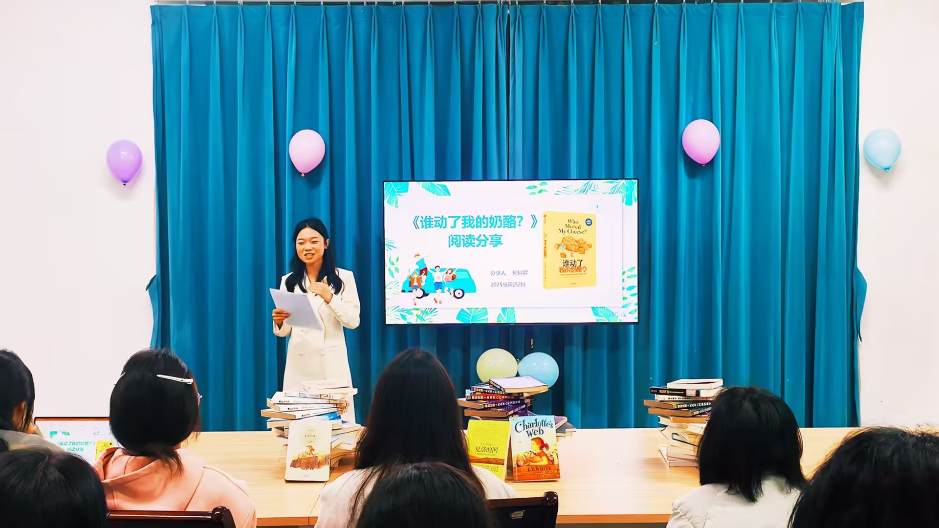 图书馆举行第三期“阅路同行”主题阅读分享会