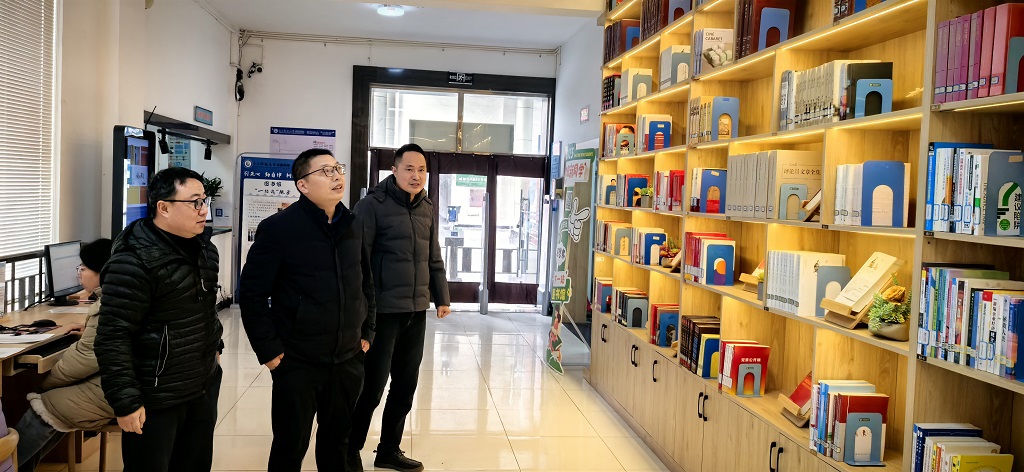 图书馆到电子科技大学成都学院图书馆学习调研